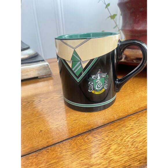 Official Harry Potter Slytheran Uniform Tea/Coffee Mug - Picture 1 of 4